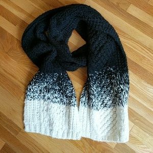 Ann Taylor Black & Cream ombre scarf